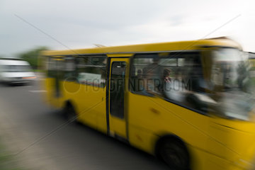 Lemberg  Ukraine  kleiner Linienbus unterwegs