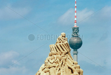 Die Sandskulptur Gesichter einer Grossstadt in Berlin