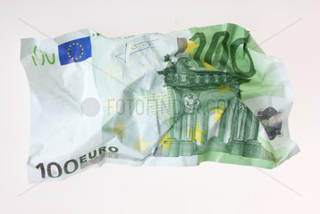 Berlin  Deutschland  zerknitterter 100-Euroschein