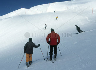 Skifahrer auf einer Piste am Weisshorn bei Valbella