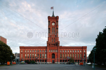 Berlin  Rotes Rathaus und Rathausplatz