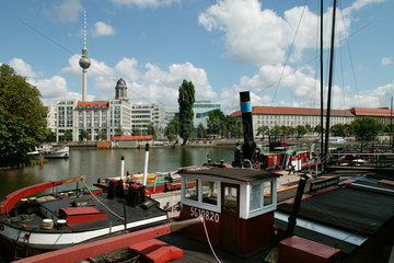 Berlin  Muehlendamm Hafen und Fernsehturm