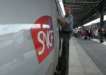 Paris  Ankunft eines TGV POS