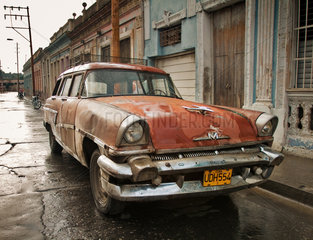 Santiago de Cuba  Kuba  roter Mercury  Baujahr 1956