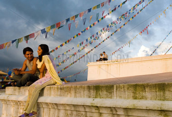 Liebespaar an der Boudhanath Stupa (Nepal)