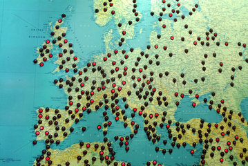 Eine Landkarte mit Markierungen  in der Mitte Europa