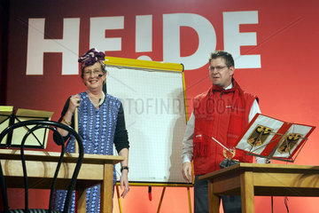 Ministerpraesidentin Heide Simonis SPD als Putzfrau