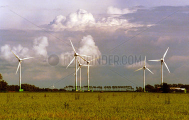 Windkraftanlage in Reinsbuettel  Deutschland