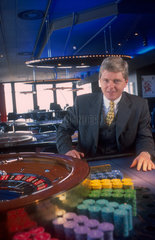 Kai Uwe Rose  Direktor Casino Berlin  am Roulette-Tisch