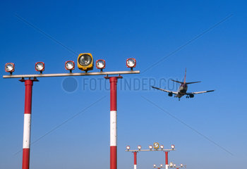 Anflugleuchtfeuer und Signaleinrichtung eines Flughafens