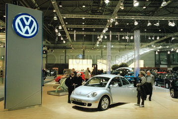 Messestand von Volkswagen auf der Messe Auto Mobil International