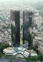 Blick auf die Zentrale der Deutschen Bank in Frankfurt