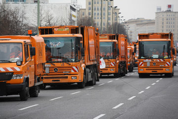 Berlin  Deutschland  Muellwagen der Berliner Stadtreinigung bei einem Warnstreik