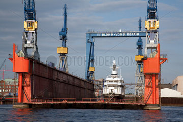 Hamburg  Deutschland  Dock der Blohm und Voss Werft im Hamburger Hafen