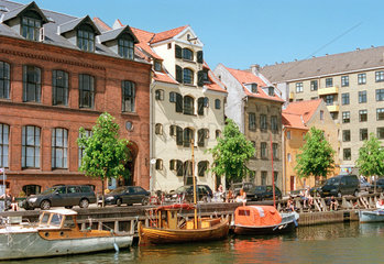 Historische Haeuser an der Overgade in Christanshavn