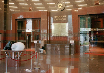 Eingang und Foyer der Boerse in Singapur