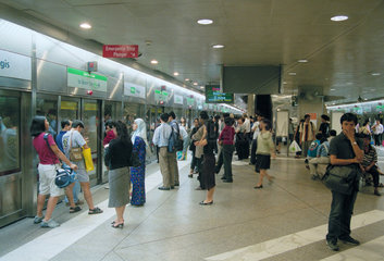 U-Bahn Station Bugis in der Innenstadt Singapurs