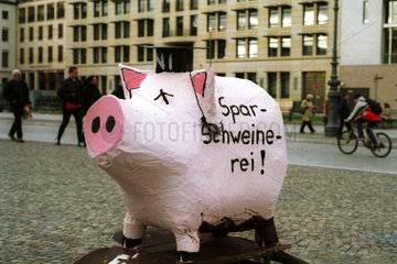 Das Sparschwein  Sinnbild fuer die Bildungsmisere