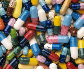 Tabletten und Kapseln in den verschiedensten Formen und Farben
