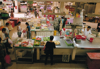 Markt im Untergeschoss des Chinatown Complex