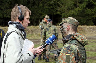 Bergen  Deutschland  ein Soldat der Panzerbrigade 21 im Interview