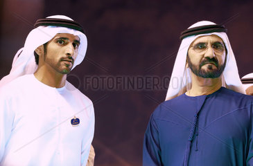 Dubai  Vereinigte Arabische Emirate  Sheikh Mohammed bin Rashid Al Maktoum (rechts)  Oberhaupt des Emirats Dubai und sein Sohn Hamdan