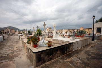 Alcudia  Mallorca  Spanien  Graeber auf dem staedtischen Friedhof