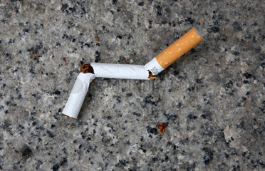 Stuttgart  Deutschland  zerbrochene Zigarette