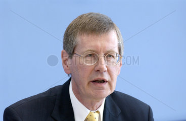 Prof. Dr. Joachim Scheide  IfW Kiel