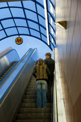 Warschau  Polen  Rolltreppe in der Metrostation CENTRUM im Stadtzentrum