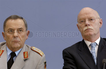 General Wolfgang Schneiderhan und Dr. Peter Struck