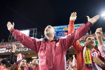 Sevilla  Spanien  Sevilla-Fans feiern ihre Mannschaft