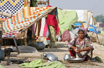 Shadhat Kot  Pakistan  Fluechtlingslager nach der Hochwasserkatastrophe