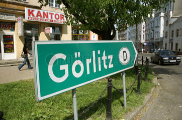 Zgorzelec  Polen  Richtungsschild nach Goerlitz  der deutschen Nachbarstadt