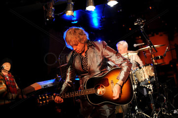 Berlin  Deutschland  Bob Geldof waehrend eines Konzerts im Asphalt