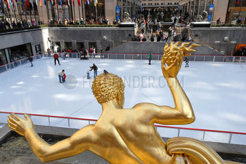 New York City  USA  die Eislaufbahn im Rockefeller Center in Manhattan