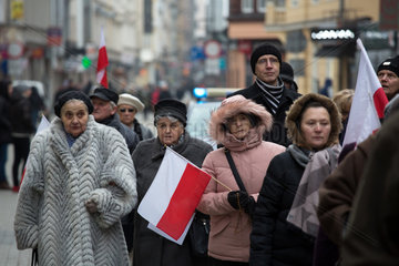 Polen  Poznan - Aufmarsch nationalkatholischer Christen unter dem Motto Rosenkranz-Kreuzzug fuer die Heimat