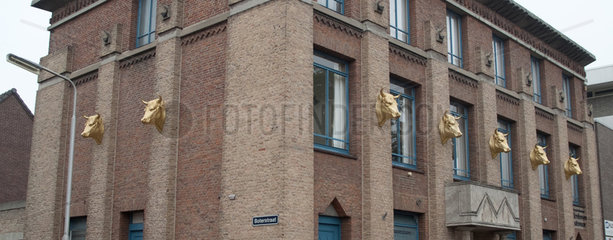 Oss  Niederlande  Ochsenkoepfe der Installation -Bullock- von Ottmar Hoerl
