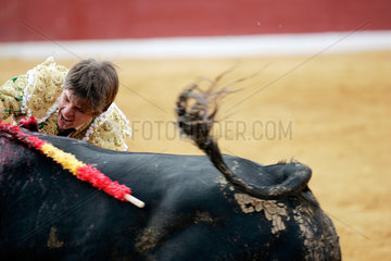 Julian -El Juli- Lopez  ein spanischer Matador waehrend eines Stierkampfes  Spanien