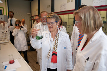 Berlin  Deutschland  Renate Kuenast  Die Gruenen  im Berufsbildungszentrum Chemie