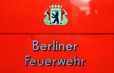 Berlin  Logo der Feuerwehr auf einem Einsatzwagen