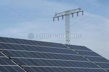 Prenzlau  Deutschland  Photovoltaikanlage und Strommast