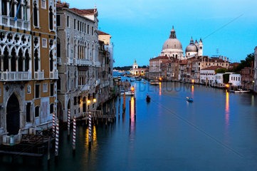Venedig  Italien  Canal Grande mit La Salute-Kirche