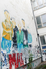 Sangerhausen  Deutschland  kuenstlerisches Graffiti an der Wand einer leerstehenden Schule