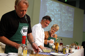 Berlin  Deutschland  Renate Kuenast und Juergen Trittin beim Kochen