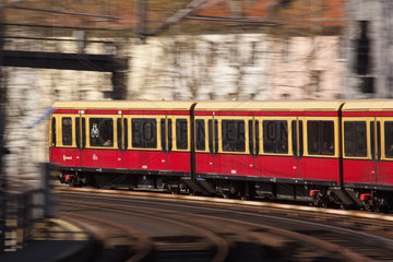 Berlin  Deutschland  fahrende S-Bahn