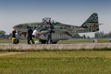 Schoenefeld  Deutschland  ILA 2014  Vorbereitungen fuer eine Flugschau des Kampfjets Me 262