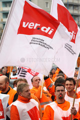 Berlin  Deutschland  Arbeiter der Berliner Stadtreinigung bei einem Warnstreik