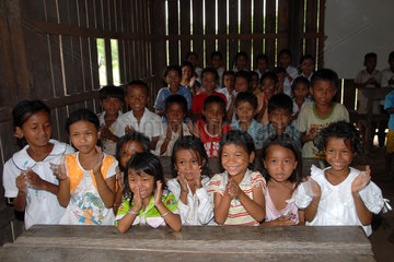 Phum Chikha  Kambodscha  kambodschanisch  Schulkinder in einer Schule
