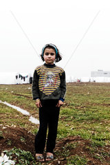 Azaz  Syrien  ein Maedchen im Fluechtlingslager Azaz Camp an der tuerkischen Grenze